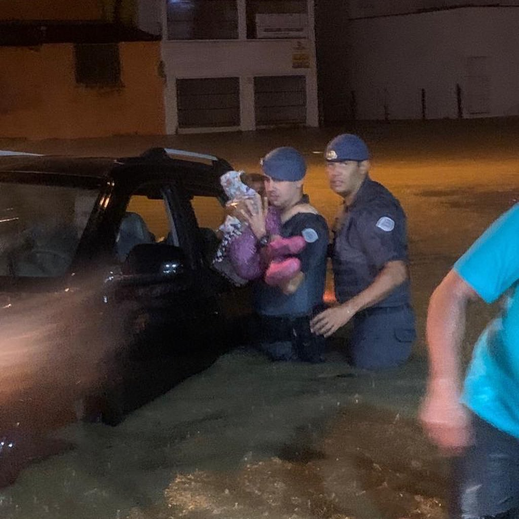 Cinco pessoas foram resgatadas pelos policiais  Polícia Militar/ Jornal ZNorte 