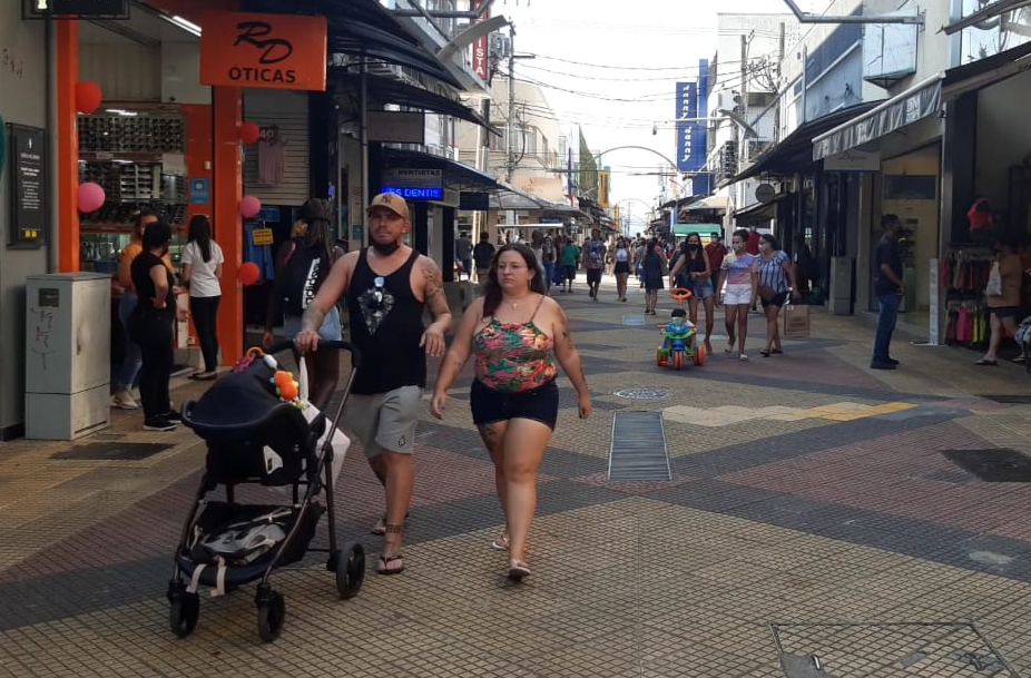 Após queda de obrigatoriedade, São José tem maioria com máscaras no Centro Lucas Rodrigues/TV Band Vale