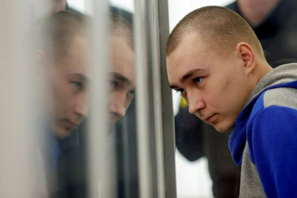 Soldado russo Vadim Shishimarin durante audiência em tribunal de Kiev