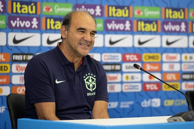 Ricardo Gomes, observador da Seleção Brasileira, em coletiva de imprensa