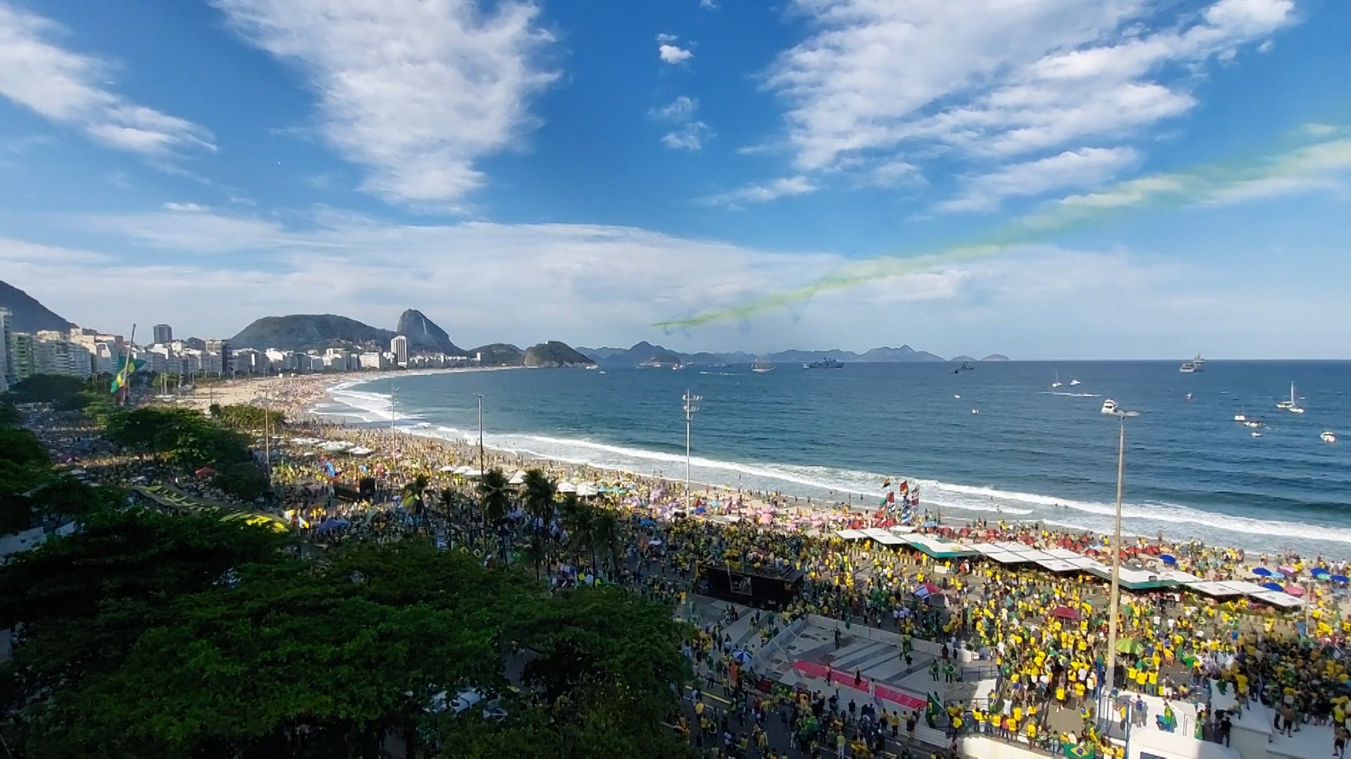 Mais de 1.800 policiais militares estão mobilizados para garantir a segurança no feriado João Fraga/Band Rio