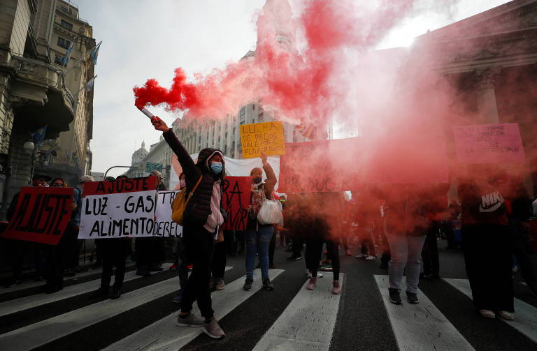 Inflação anual da Argentina atinge 64% e argentinos protestam nas ruas Foto: Reuters 