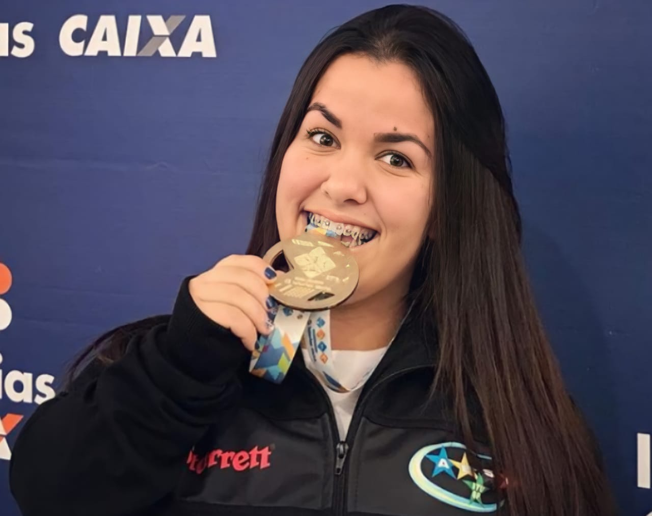 Mariana foi ouro ao levantar 137kg neste domingo (29) Foto: Reprodução/Instagram (@maah_dandrea)