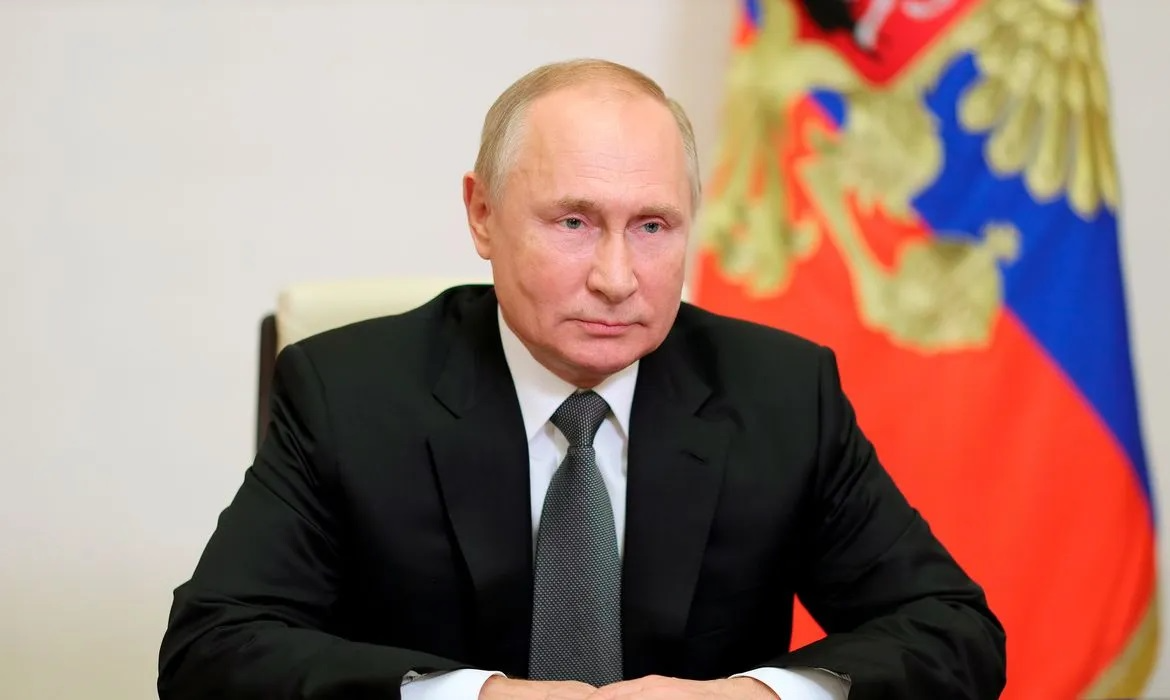 Putin anuncia ação militar na Ucrânia e há relatos de bombas em Kiev
