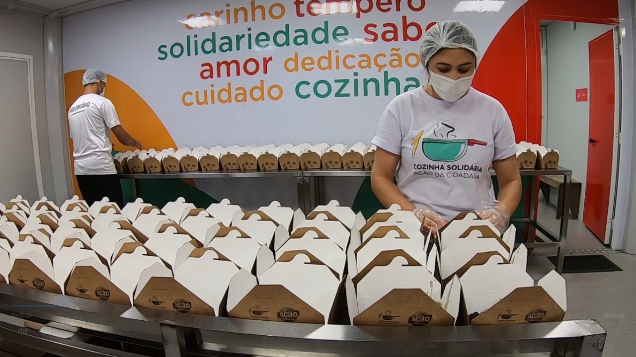 A ONG Ação da Cidadania realiza projetos para alimentar pessoas com fome Reprodução