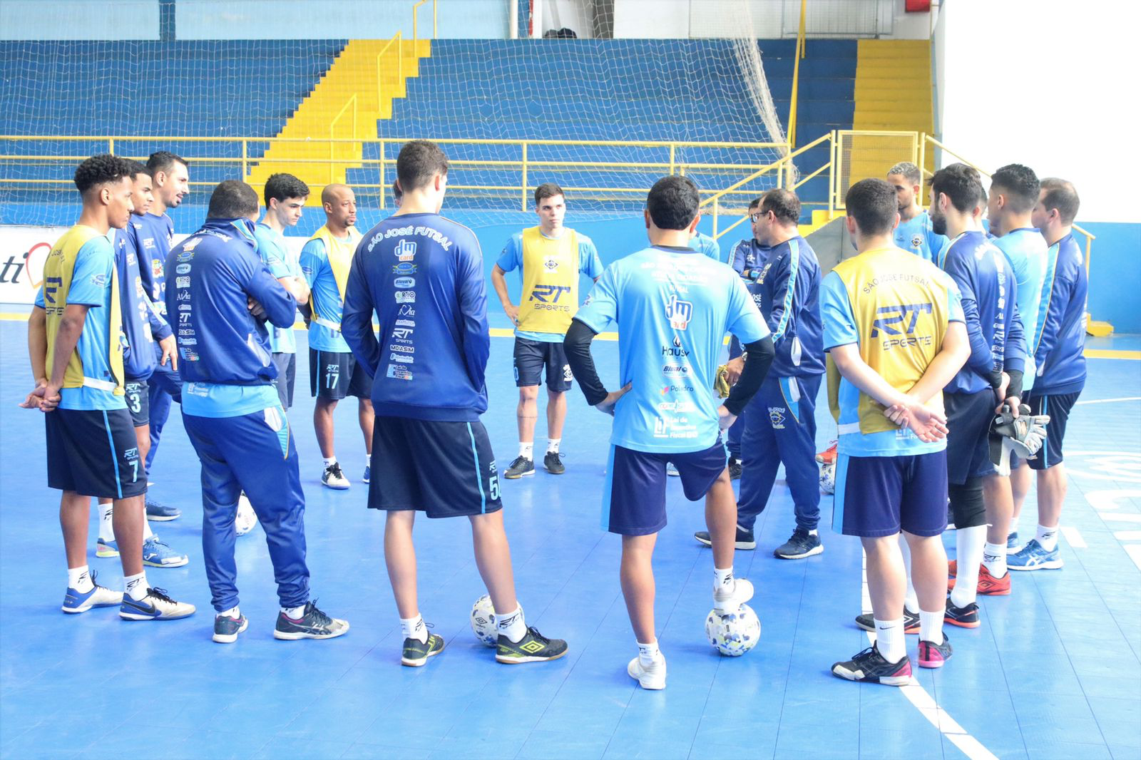 O técnico Douglas Navas vem trabalhando forte com a sua equipe ao longo da semana Foto/ Brenno Domingues