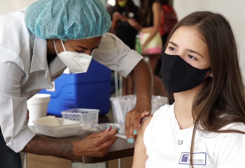 Vacinação de meninos de 14 anos está mantida no Rio 