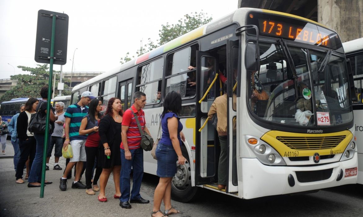 Prefeitura lança serviço para reclamações sobre ar-condicionado em ônibus Agência Brasil