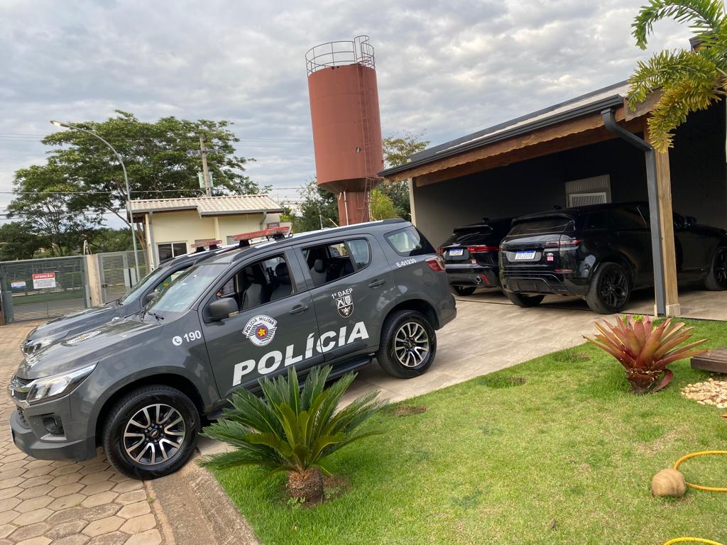 MP apreende carros de luxo em operação contra o crime organizado em Jaguariúna MP apreende carros de luxo em operação contra o crime organizado em Jaguariúna