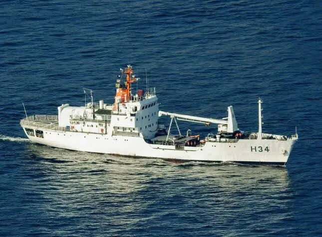 Marinha encontra possível asa de avião bimotor, que caiu entre Ubatuba e Paraty
