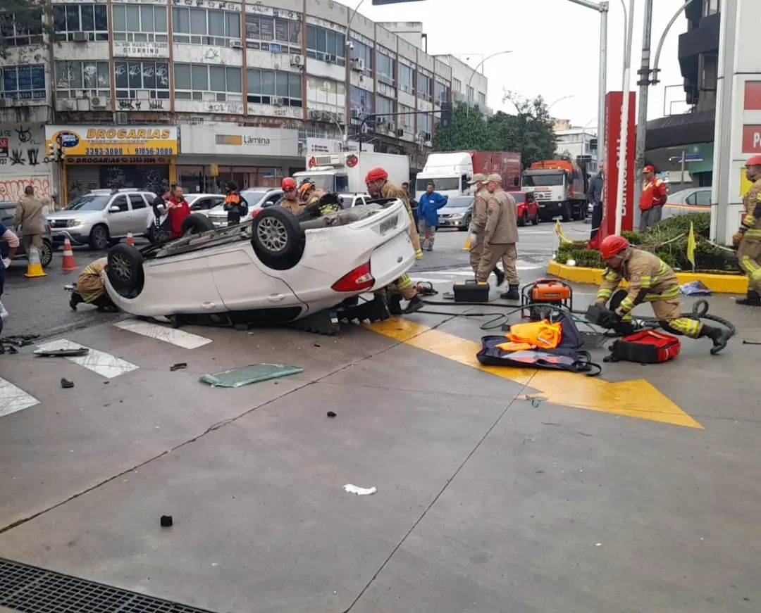 A mulher morreu no acidente Reprodução