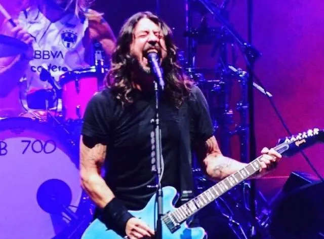 A banda Foo Fighters se apresenta no Palco Budweiser no dia 27 de março.