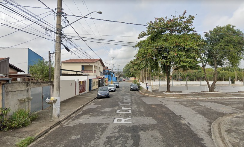 Incêndio aconteceu na Rua Dr. Caramujo, no bairro Gurilândia na cidade de Taubaté.  Reprodução/ Google maps