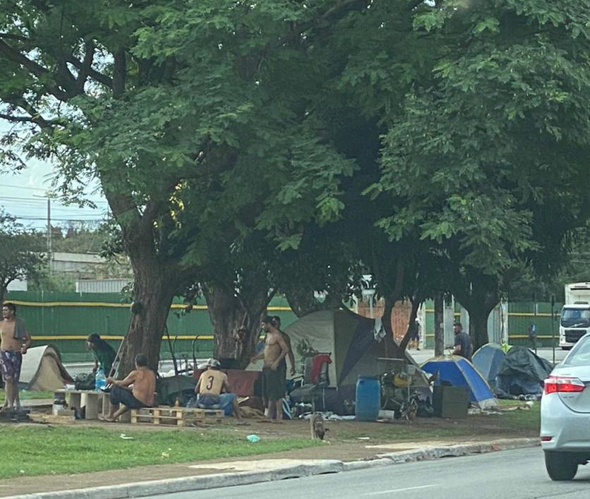 Muita gente vai ao Ceagesp em busca de alimentos e oportunidades de trabalho Foto: Rádio BandNews FM