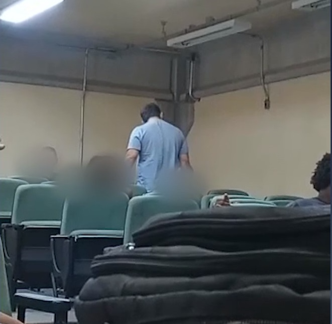 Professor perde a paciência "grita" com aluno em escola de Taubaté Reprodução/Redes Sociais