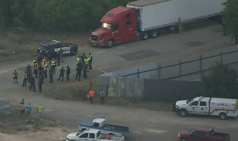 Caminhão com 50 imigrantes mortos é encontrado na fronteira dos EUA com o México