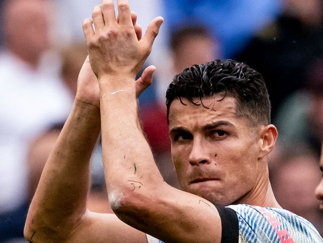 Cristiano Ronaldo sofreu com golpe de agente de viagens Facebook/Manchester Unted