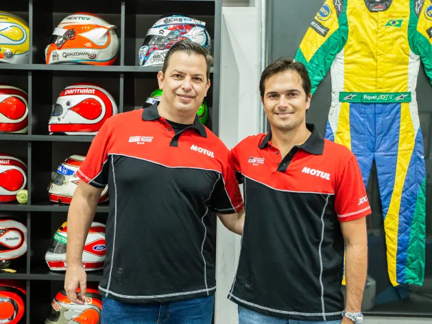 Nelsinho Piquet com Thiago Meneghel, da TMG Racing