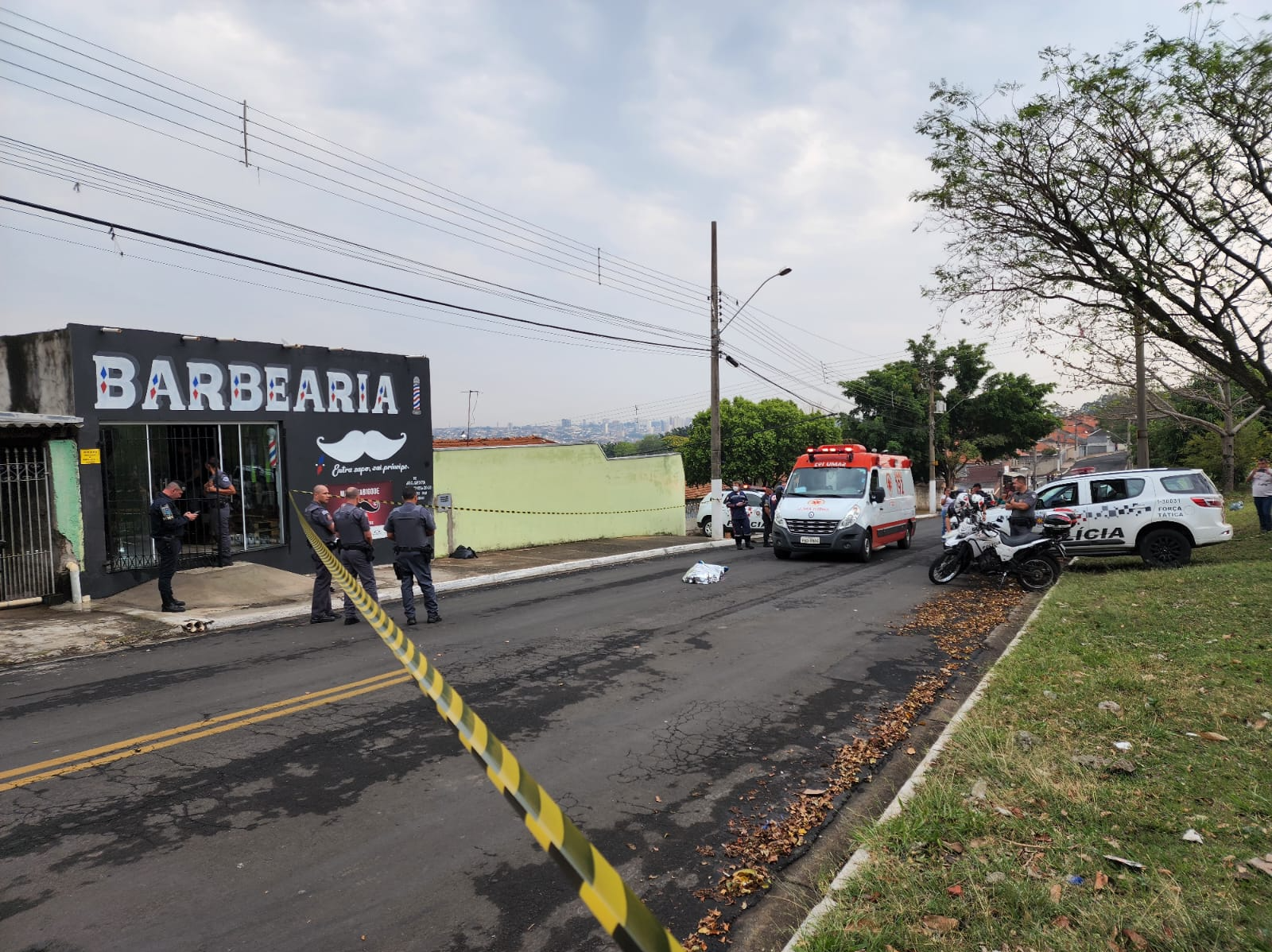 Viaturas da GCM e PM estão preservando o local até a chegada da perícia.  Reprodução