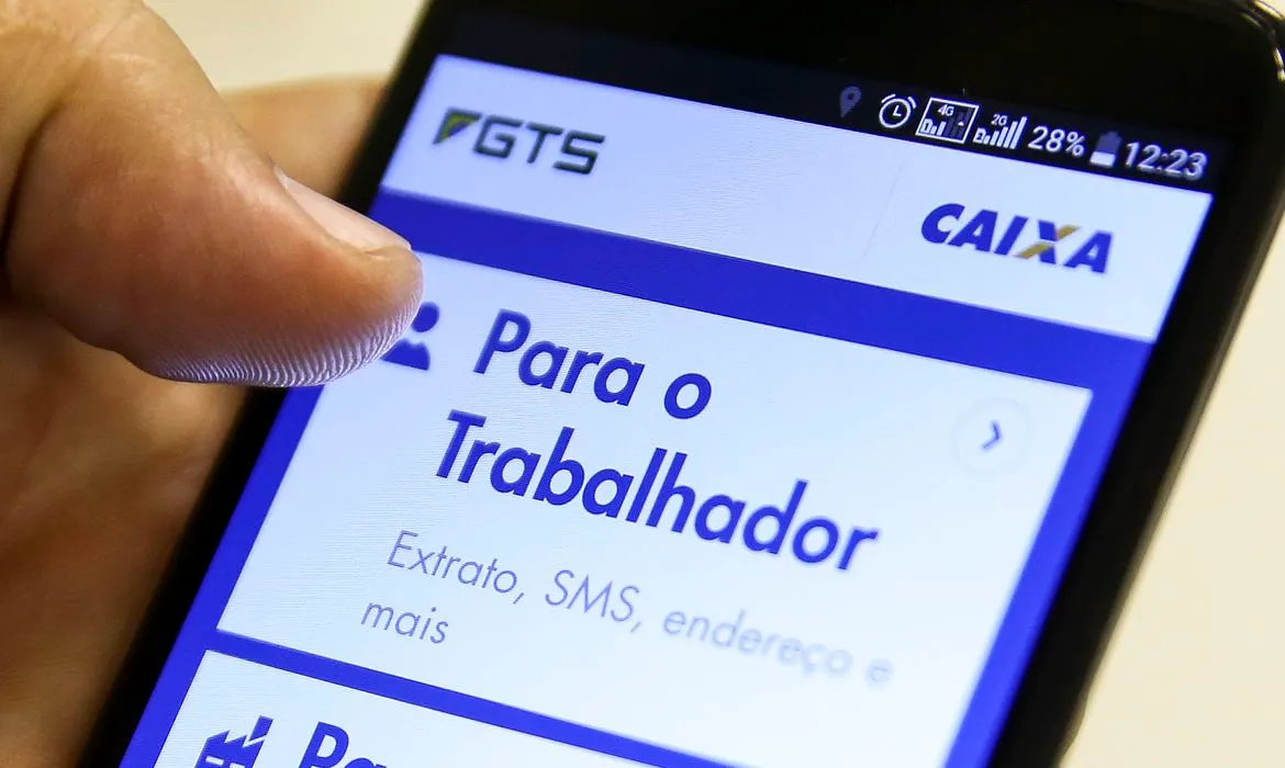 Trabalhadores nascidos em março podem sacar até R$ 1 mil no FGTS