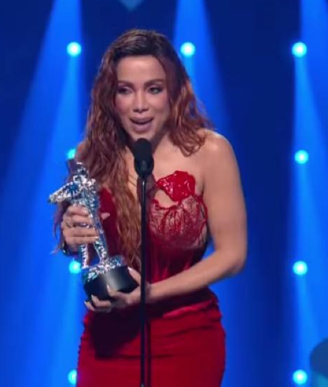 Anitta arrasa em premiação internacional em Los Angeles