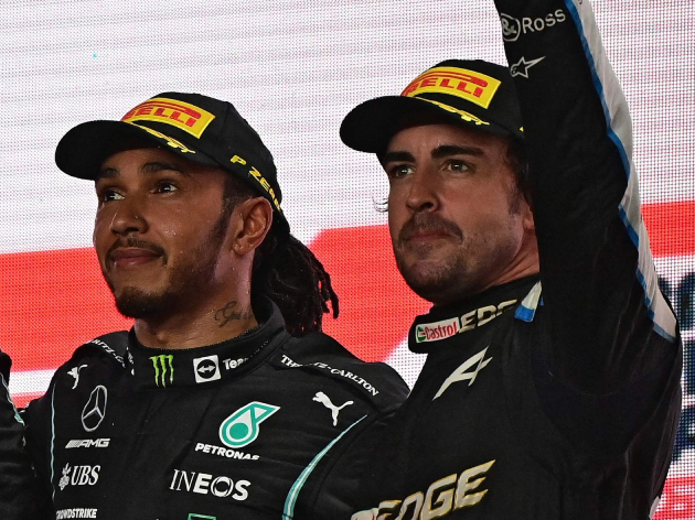 Alonso e Hamilton no pódio do Grande Prêmio do Catar Twitter/F1