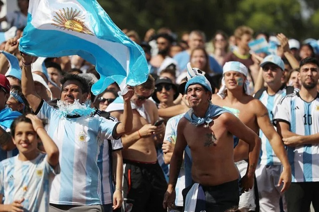 Argentinos lotam Doha e brasileiros deixam país da Copa em massa Foto: Reuters