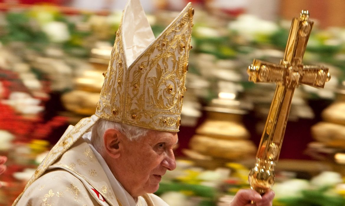 Milhares de fiéis se despedem do Papa Emérito Bento XVI na Basílica de São Pedro Foto: Reuters