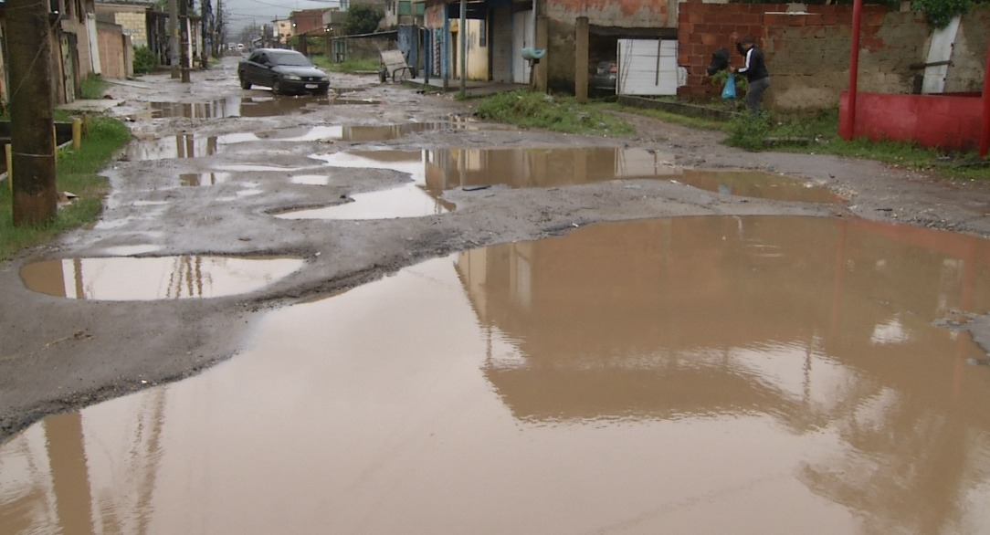 As ruas do bairro ficaram alagadas TV Band