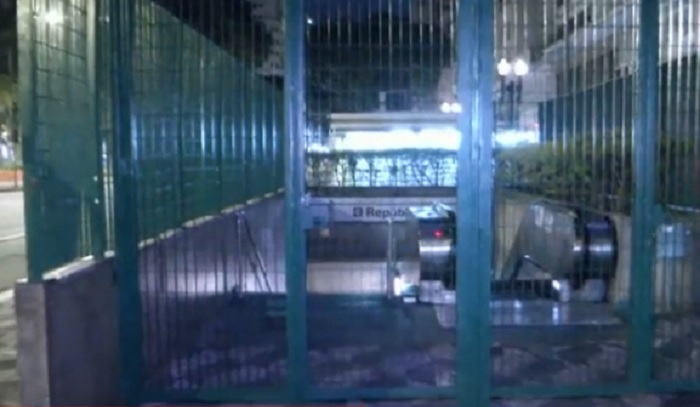 Ladrões fazem armadilha em saída de metrô em São Paulo 