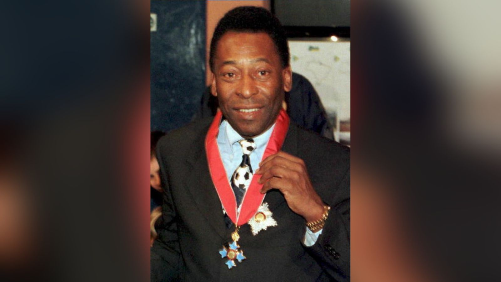 Pelé foi condecorado no ano de 1997 Reprodução/Redes Sociais