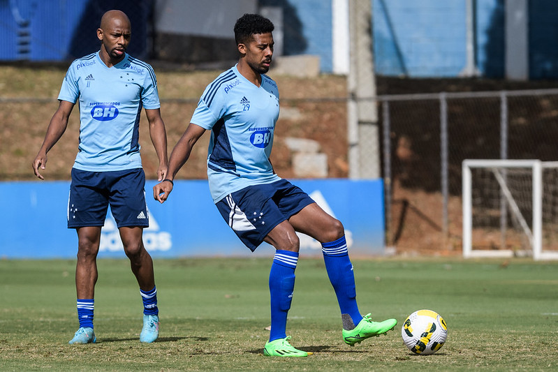 Volante se lesionou no início da partida contra o Fluminense Staff Images / Cruzeiro