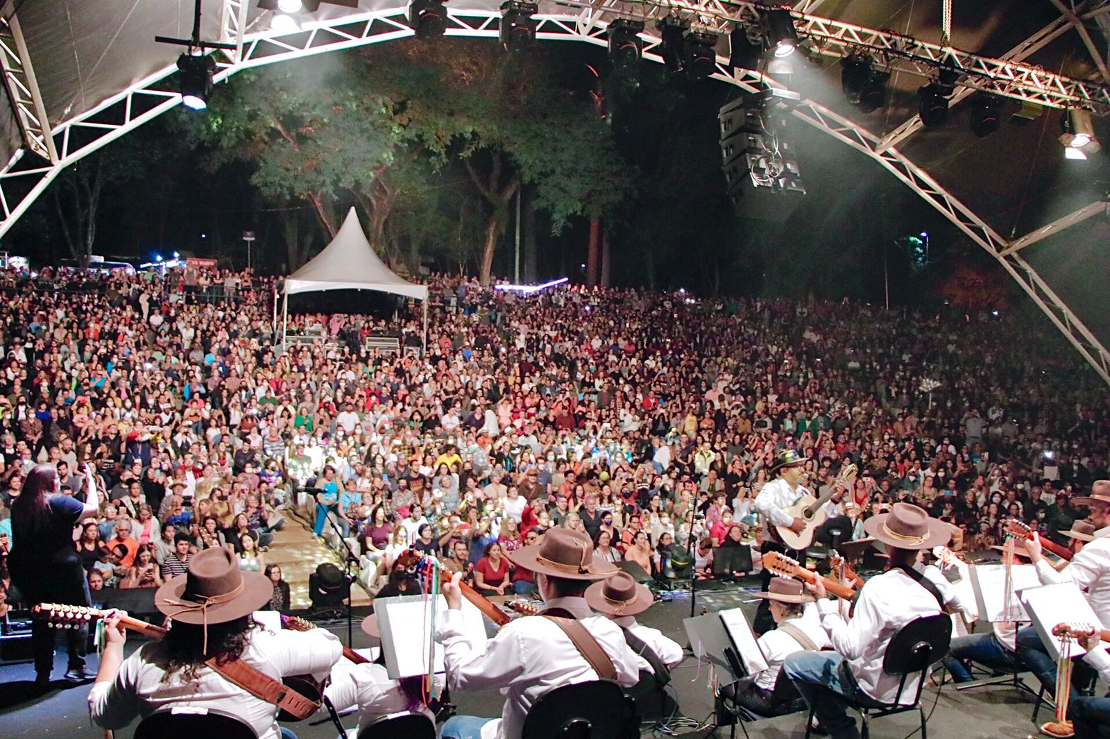 Show abre as comemorações do aniversário da cidade  Divulgação