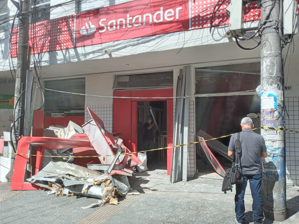 Quadrilha que explodiu banco na Baixada pode ser a mesma de Niterói Gabriela Souza