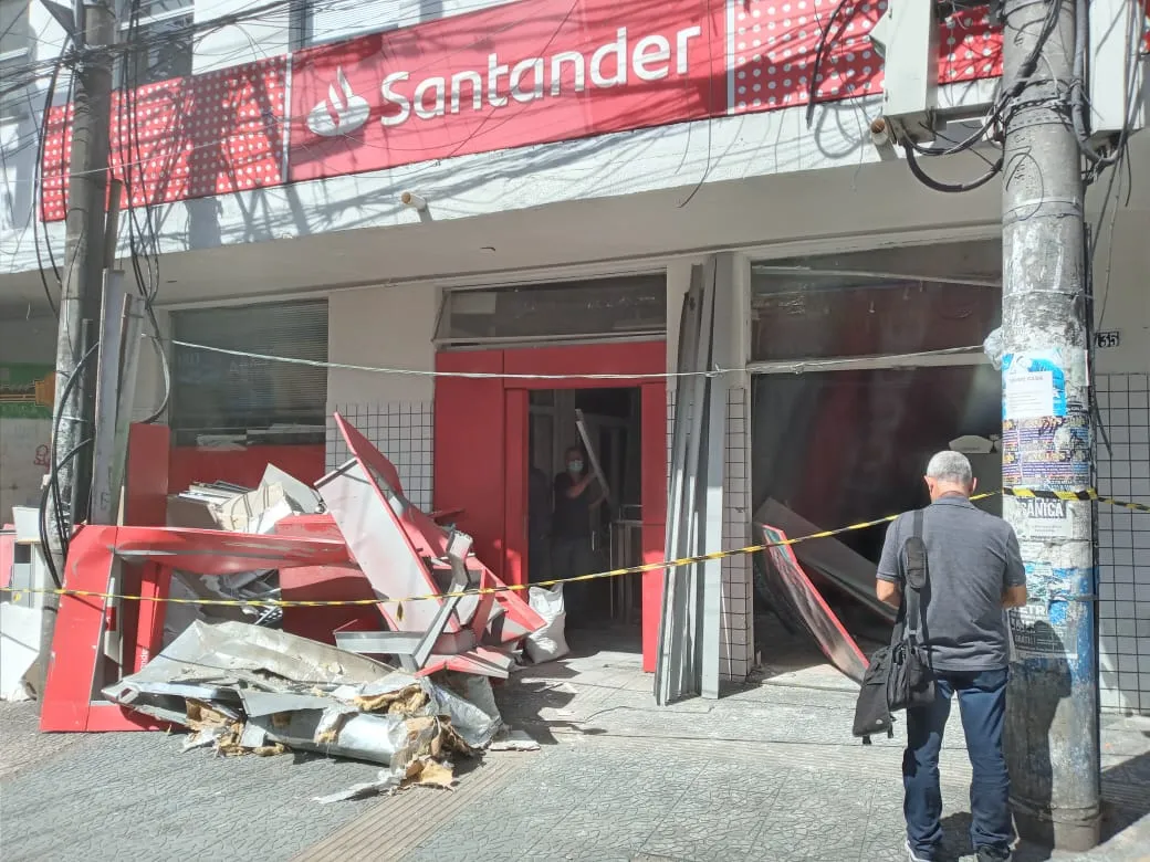 Quadrilha que explodiu banco na Baixada pode ser a mesma de Niterói