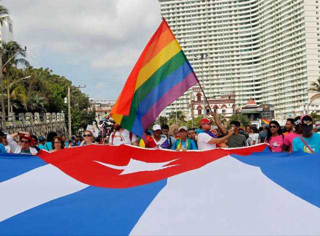 Referendo que amplia direitos LGBTQIA+ é aprovado em Cuba Ernesto Mastrascusa/LatinContent/Getty Images