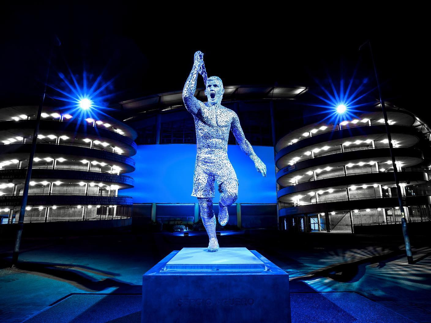 City apresenta estátua de Aguero no 10º aniversário de gol histórico
