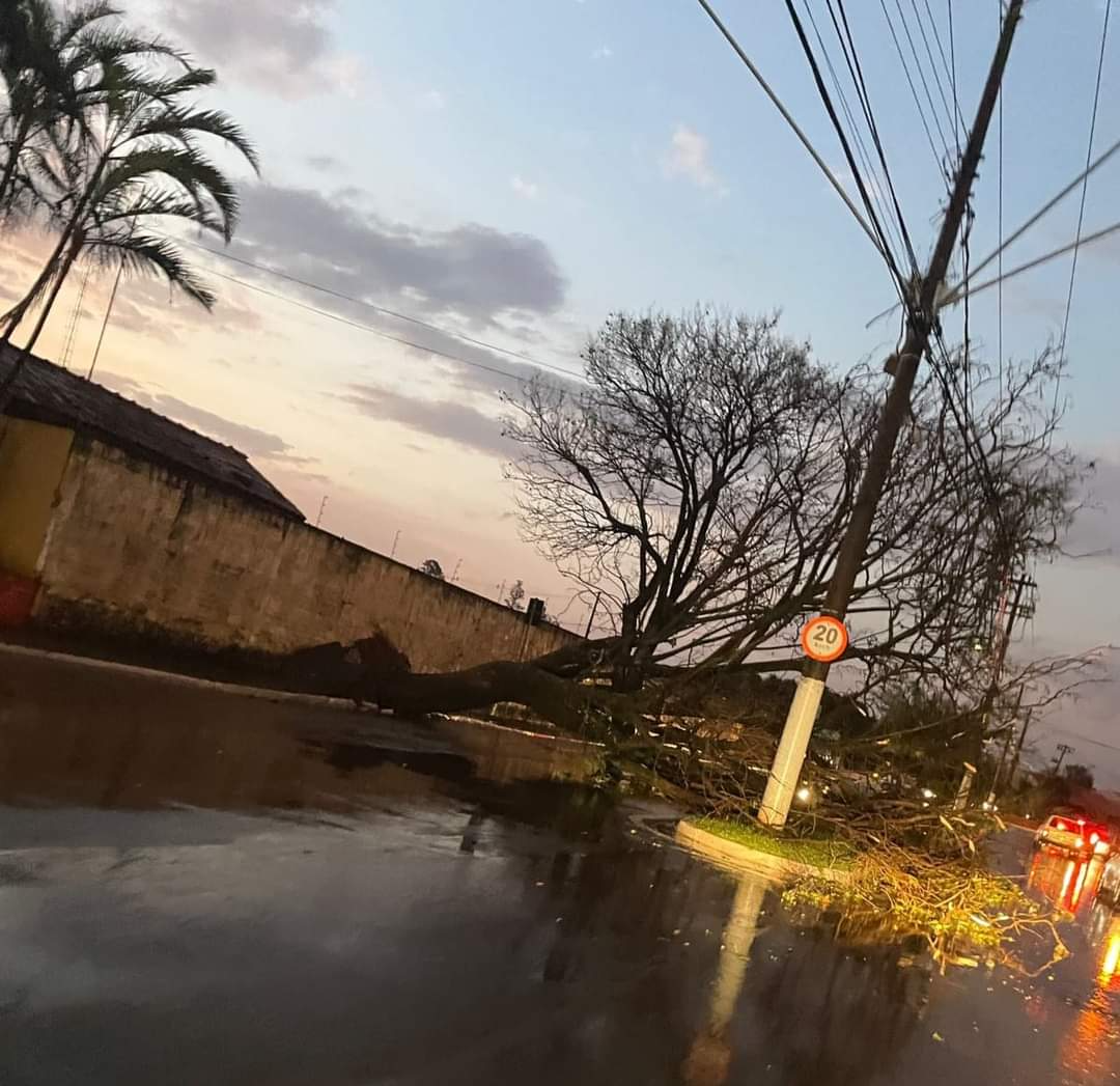 Tempestade Provoca Estragos Em Barra Bonita | Band