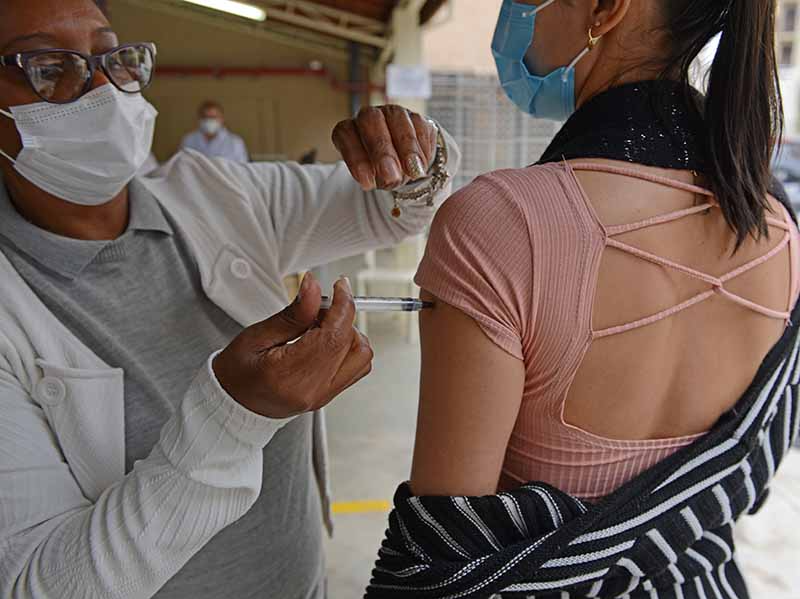 Para receber a 4º dose não deve ter sido vacinado com a 3º dose a pelo quatro meses Eduardo Lopes