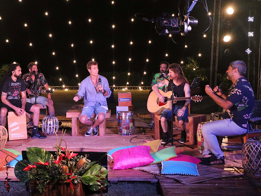 Dinho Ouro Preto interpreta sucessos no Música na Band Verão Elias Medeiros/Band RN