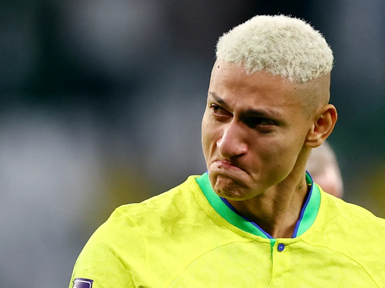 Richarlison chorando após a eliminação doi Brasil nos pênaltis