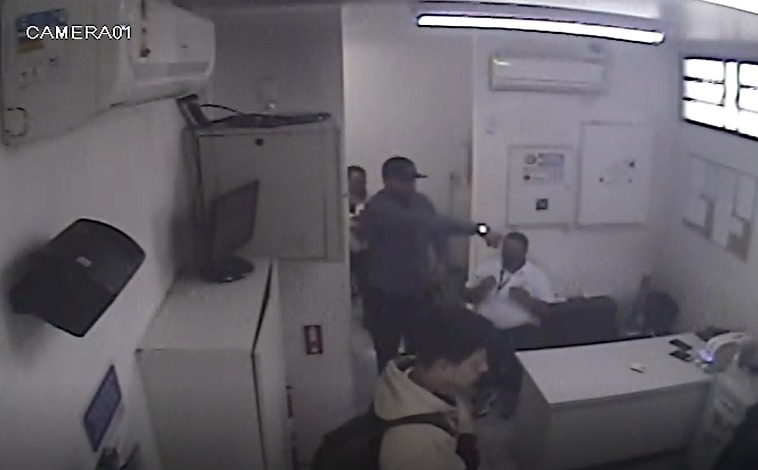 Em um minuto, homem assalta funcionários da Transurc em Campinas (SP); vídeo