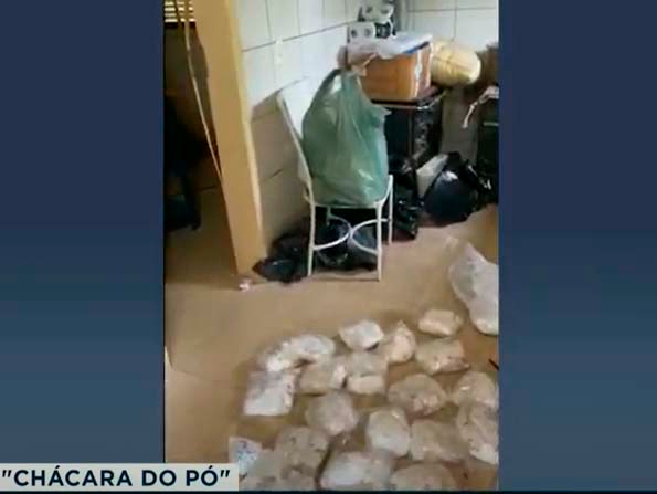 Chácara do pó: polícia quebra central de drogas em SP  Reprodução TV