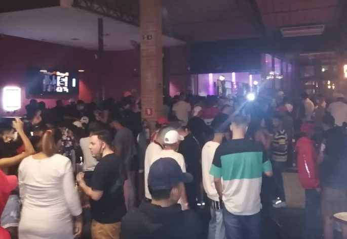 Festa clandestina em Taboão da Serra Twitter Alexandre Frota (@77_frota)/Divulgação