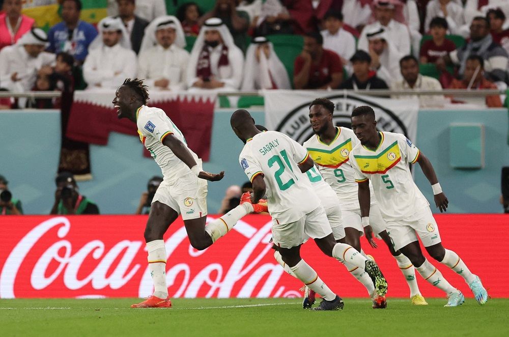 No apagar das luzes, Irã vence País de Gales e segue vivo na Copa do Mundo  - Lance!