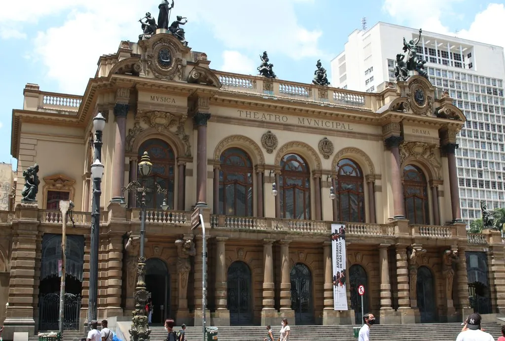 Theatro Municipal de São Paulo completa 111 anos de história e cultura