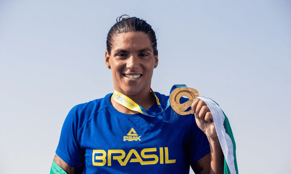 A nadadora conquista o título na categoria dos 10 km da Maratona Aquática Reprodução: Agência Brasil