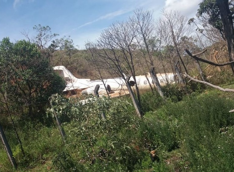 Avião sai da pista e cai em ribanceira em Diamantina, MG Reprodução/Redes sociais