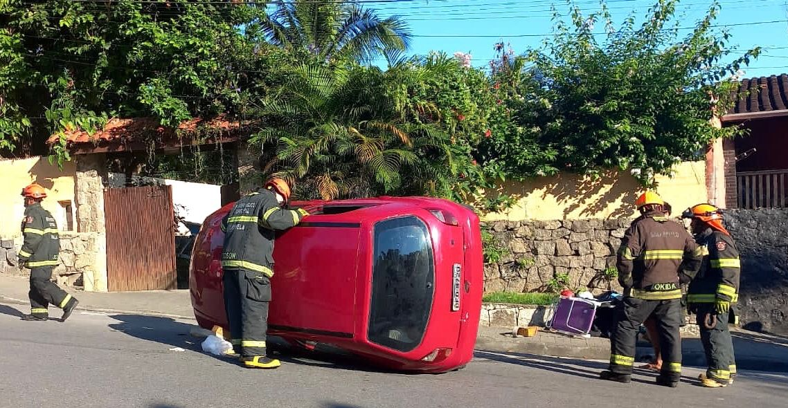 Acidente aconteceu na manhã deste sábado, na Rua Minas Gerais, em Ilhabela Corpo de Bombeiros