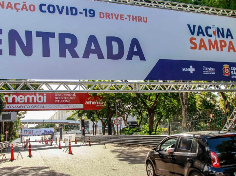 Postos de vacinação drive-thru de SP reabrem hoje Prefeitura Municipal de São Paulo